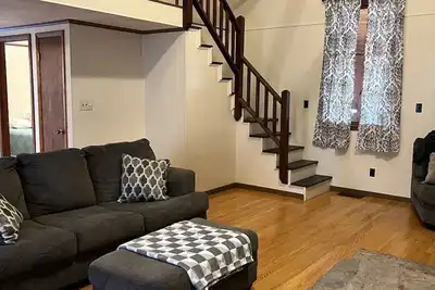 Image de Cabin joins Lost River State Park! Convenient to most popular hiking trail.