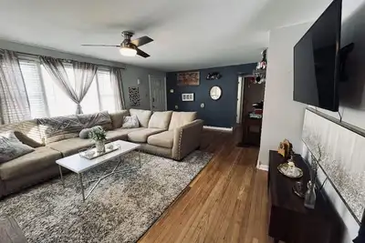 Image de Cozy Retreat in the Heart of Mhk: Experience Elegant French-Inspired Chalet