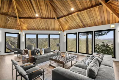Image de Mountain Chalet with tower, near the lake, hiking and wineries! Pet-friendly