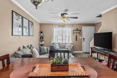 Image de Woodstone Retreat right next to Uga golf course!