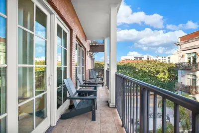 Image de Amazing Location on Bay Street by Southern Belle