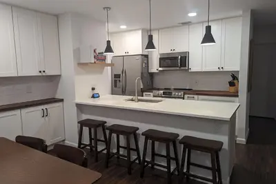 Image de Modern condo in Nw Austin, minutes from children hospitals, close to the Domain.