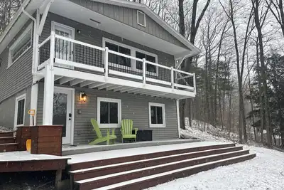 Image de The HIllside Hideaway - See Stowe, Shop Williston, Dine Burlington! hot tub!