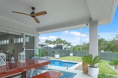 Image de Bikinis and Martinis Spectacular with 3pm checkout