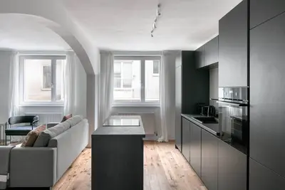 Image de Stylish Josefstadt 3br w/ Elevator, Fully Furnished, by Blueground