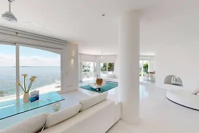 Image de Villa Flora fronte spiaggia By Bookinggardalake