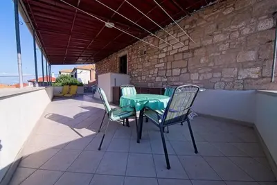 Image de Appartement de trois chambres prés de la plage Postira, Brac (A-22162-a)