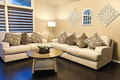 Image de Comfy/Spacious Lake Hills House