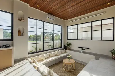 Image de 8 Min to Beach New Luxe Villa w/Cinema + Pool