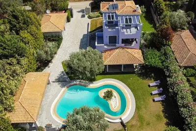 Image de Villa Dalousa Retreat - 5 min to the beach \nprivate pool/jacuzzi spa