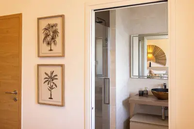 Image de Superbe villa T5 à louer au cœur de la Presqu'île à Saint Cyprien Plage.