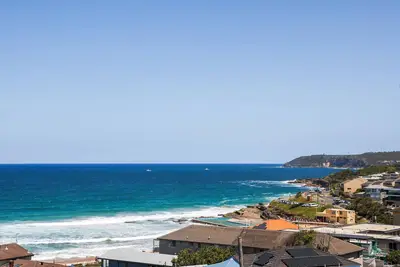 Image de Newly renovated serene beachfront home. Amazing 180 degree ocean views & pool.