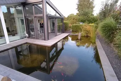 Image de Besonderes Freistehendes, Naturnahes Häuschen mit Wintergarten, Teich und Garten