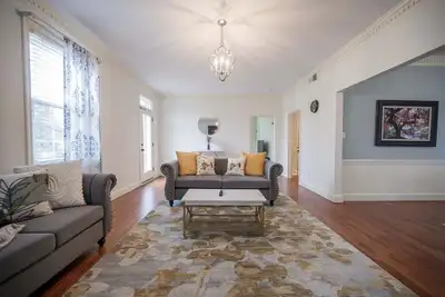 Image de New! 9 min walk to the square or Mtsu! On Main St!