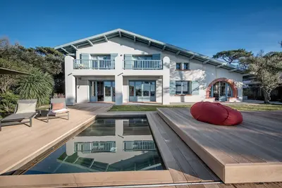 Image de Unique. Elégante Villa avec accès privé au Bassin