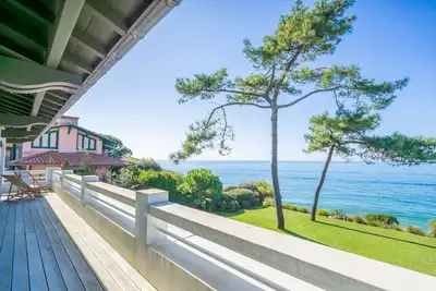 Image de Charme et authenticité pour cette villa d'exception - Accès Privé au Bassin