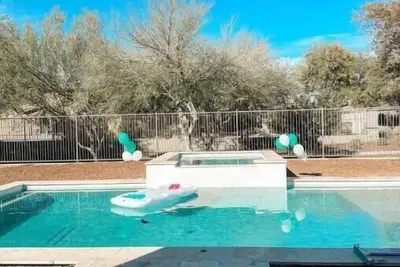 Image de Favorite Desert Retreat, minutes to State Farm Stadium & Dogers Spring Training