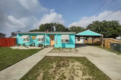 Image de Welcome to Beach House! No Cleaning Fee. . .