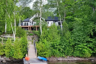 Image de Spectacular new 4 season cottage on pristine Kennisis Lake! Sauna and hot tub!