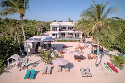 Image de Adults-Only Property at Mangata Villas - Beachfront Villa with Onsite Beach Bar!
