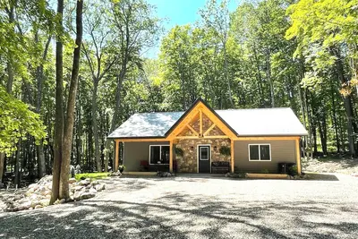 Image de Private Cozy Luxury Cabin in Woods across from Lake, Utv trails - Pet Friendly