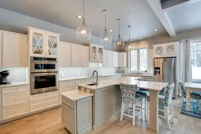 Image de Modern Lead Cabin w/ Hot Tub, 6 Mi to Skiing!