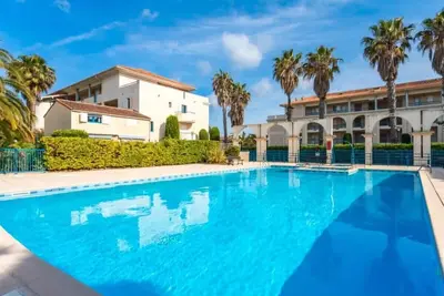 Image de 🌞 Domaine d'Azur - T2 refait à neuf avec terrasse, piscine et garage