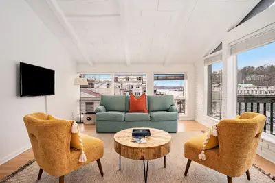 Downtown apartment with water view and parking