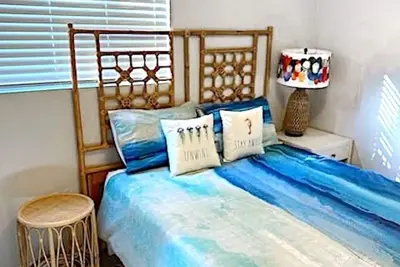 Image de Coastal Charm · Modern Comfort · Ocean View!