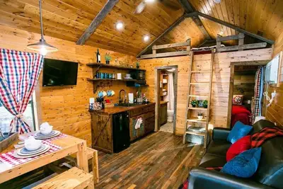 Image de Waterfront, 100 Year-Old wood Cabin - #16