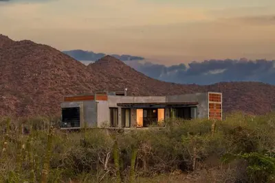 Image de Private Contemporary Retreat!