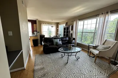 Image de Cozy 1 bedroom condo, mins away from Mjh, Uva and Downtown Mall. Pet Friendly!