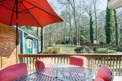 Image de Charming Farmhouse in the Historic City of Tucker