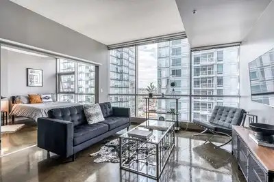 Image de Modern Industrial Dt Apartment w/ Views & Parking