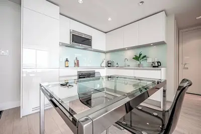 Image de Contemporary 1 bd with stunning views *Stampede*