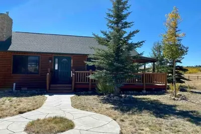 Image de Cozy Two Bedroom Cabin Mountain Getaway!