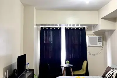 Image de Quigle's Nook with Fast WiFi & Netflix @ Horizons 101 Condominium