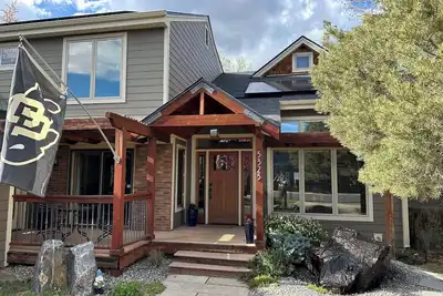 Image de Spacious Luxury Boulder Home