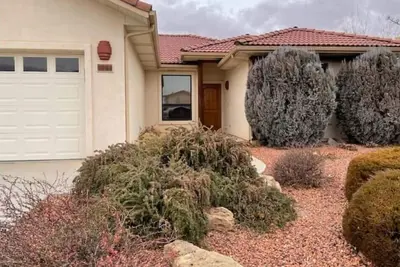 Image de A quiet, stylish and cozy retreat.