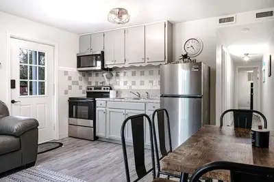 Image de Chateau De Riviera Unit 2. Water front! Cozy Condo on the Chattahoochee River.