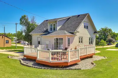 Image de Quaint Howells Retreat - Steps from Main Street!