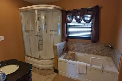 Image de Single Level Living at the Lake