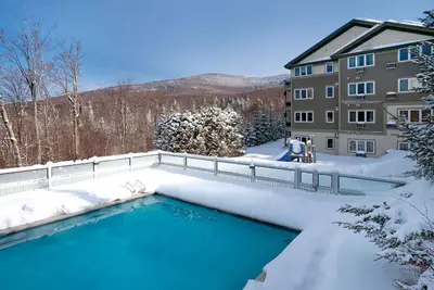 2 Bedroom Condo, Sleeps 8, Full Kitchen, Skiing at Smugglers Notch Resort! !