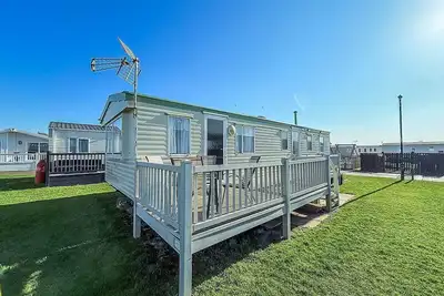 Image de Great 6 berth caravan with side decking in Heacham ref 21054a