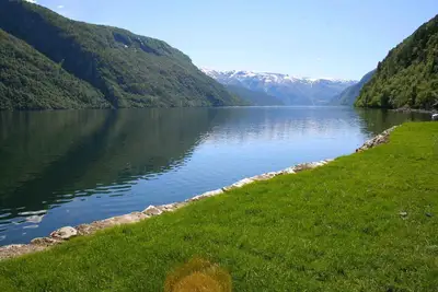 Image de Romantisk Ugenert Feriehus ved den Uberørte Osafjorden Innerst i Hardanger