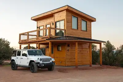 Image de Tiny Cabin, #4 Island in The Sky View @ The Cedars