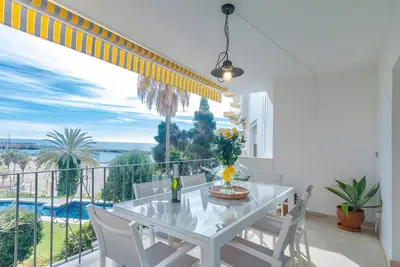 Image de Appartement « Large Marbella Del Mar » avec vue mer, Wi-Fi et climatisation