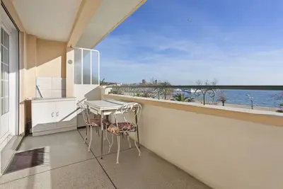 Image de Appartement 'Front De Mer' avec terrasse privée, Wi-Fi et climatisation
