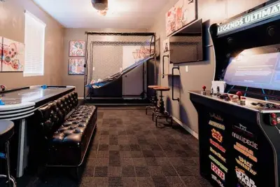 Image de The Playful Fox- W/ Game Room