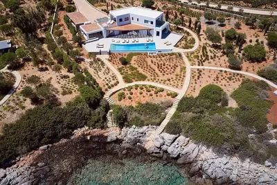 Beachfront 6 bedroom villa with a heated pool